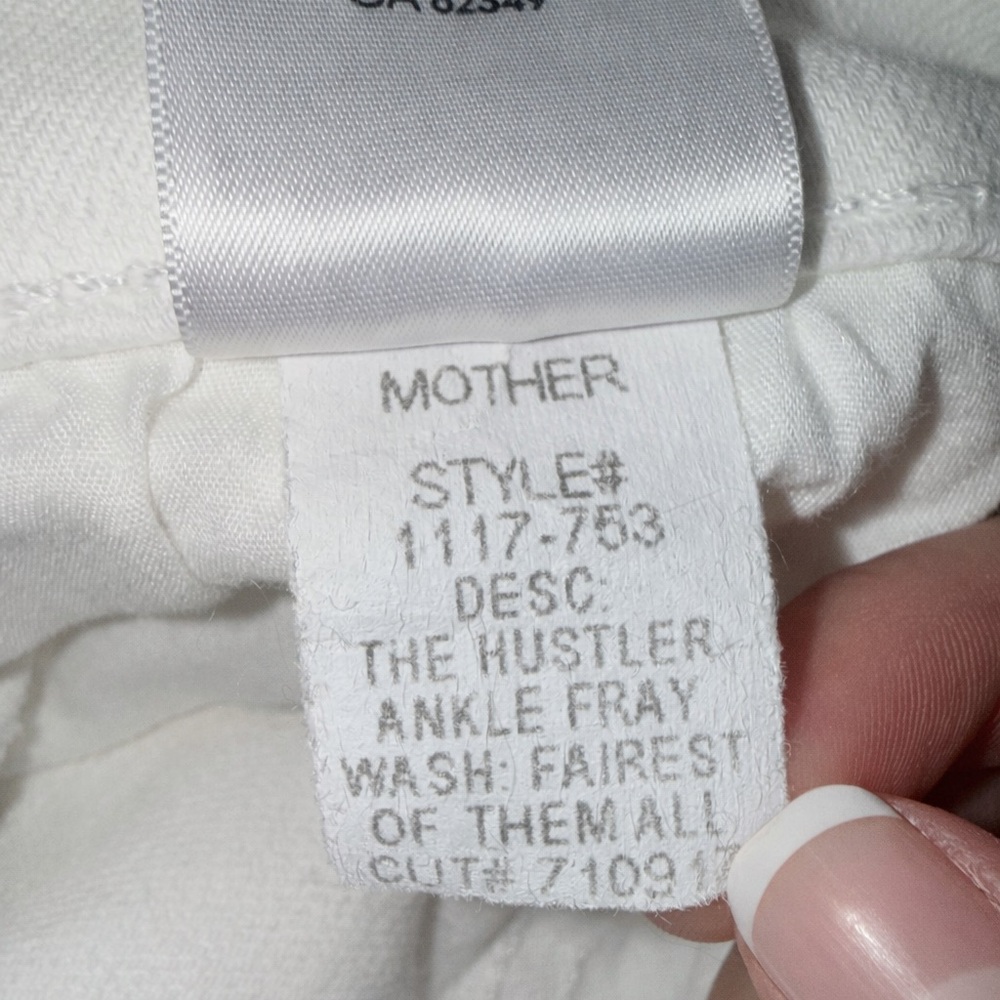 Like New MOTHER The Hustler Ankle Fray White Jeans Fairest Of Them All Size: 28 - Picture 15 of 15
